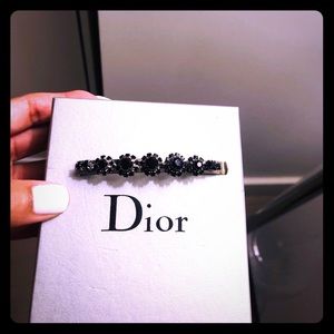 Dior hair clip